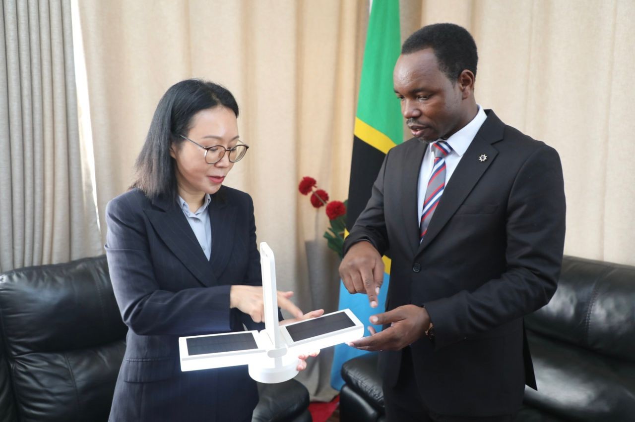 WAZIRI KATAMBI AKUTANA NA BALOZI WA CHINA MHE. CHEN