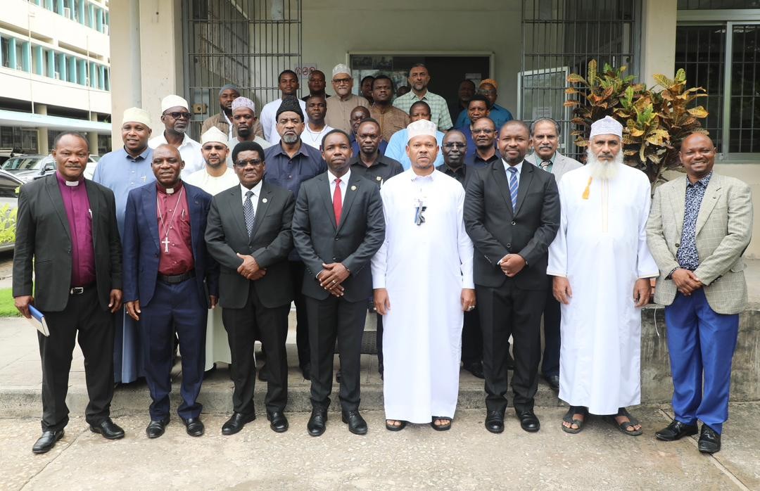 RAIS AMENITEUA KUWA DARAJA KATI YA DINI NA SERIKALI- KATAMBI