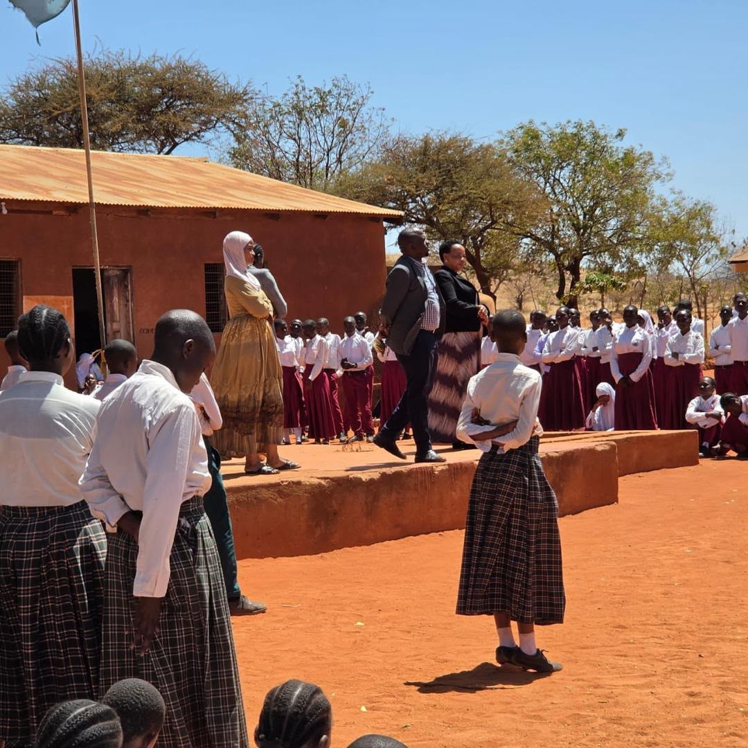 WANAFUNZI 300, WAPATIWA ELIMU YA KUPAMBANA NA USAFIRISHAJI HARAMU WA BINADAMU