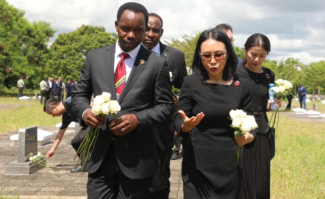 Katika kuendeleza Ushirikiano kati ya Tanzania,Zambia na China ulioanzishwa na Viongozi wa nchi hizo akiwemo Rais wa Awamu ya Kwanza na Baba wa Taifa,Mwalimu Julius Kambarage Nyerere,Kenneth David Kaunda wa Zambia na Rais wa Awamu ya kwanza wa Jamhuri ya Watu wa China,Mao Ze Dong,serikali ya Awamu ya Sita chini ya Rais Dkt.Samia Suluhu Hassan imeingia makubaliano na China ili kuweza kujenga na kuiboresha Reli ya TAZARA iliyojengwa&nbsp; kutoka mwaka&nbsp; 1970 hadi 1975.