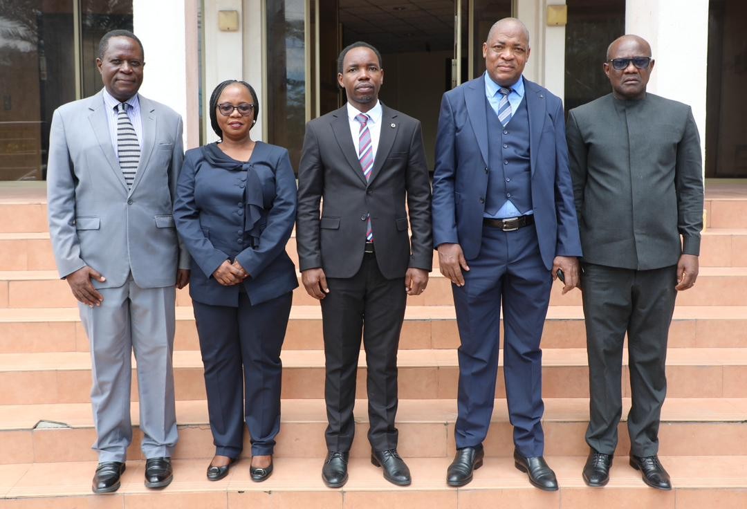 <div>Waziri wa Mambo ya Ndani ya Nchi,Mheshimiwa Patrobas Katambi amesema serikali uokoa kiasi cha Shilingi Bilioni 21 kwa ajili ya kulisha wafungwa kwa Utekelezaji wa Sheria ya Vifungo vya Nje ambayo imekuja kupunguza idadi ya wafungwa walioko magerezani.</div><div><br></div>