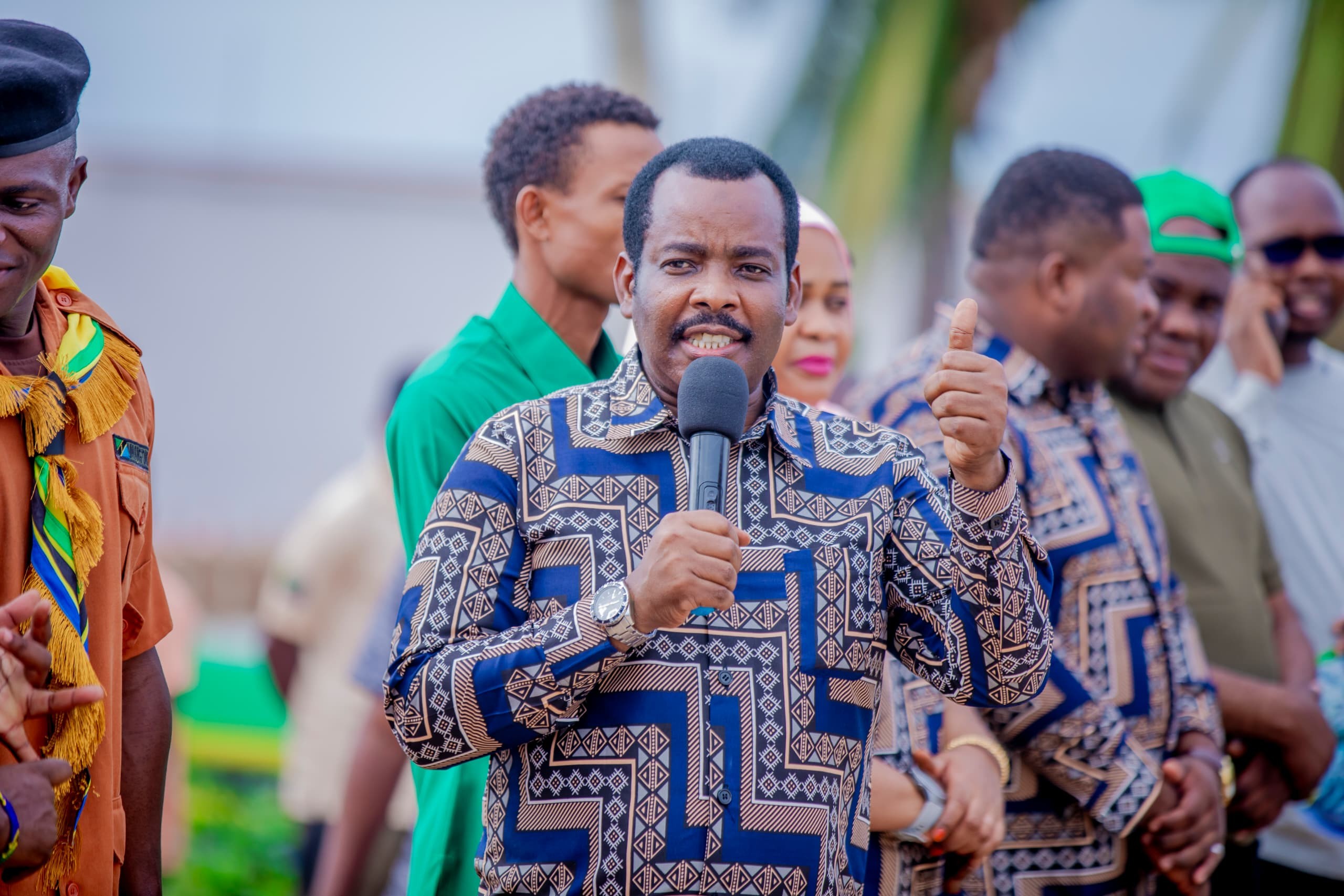 <p>Naibu Waziri wa Mambo ya Ndani ya Nchi, Ayoub Mohammed Mahmoud, amesema zaidi ya ajira 500 zinatarajiwa kuzalishwa kupitia uwekezaji unaoendelea Visiwani Zanzibar katika sekta ya utalii huku zaidi ya ajira 300 zisizohitaji utaalamu mkubwa zikitengwa kwa wananchi wa jimbo la Chaani na Wilaya kwa ujumla . Mhe. Ayoub ameyasema hayo Aprili 12, 2026 aliposhiriki Mapokezi ya Mbio za Mwenge wa Uhuru katika Jimbo la Chaani</p>