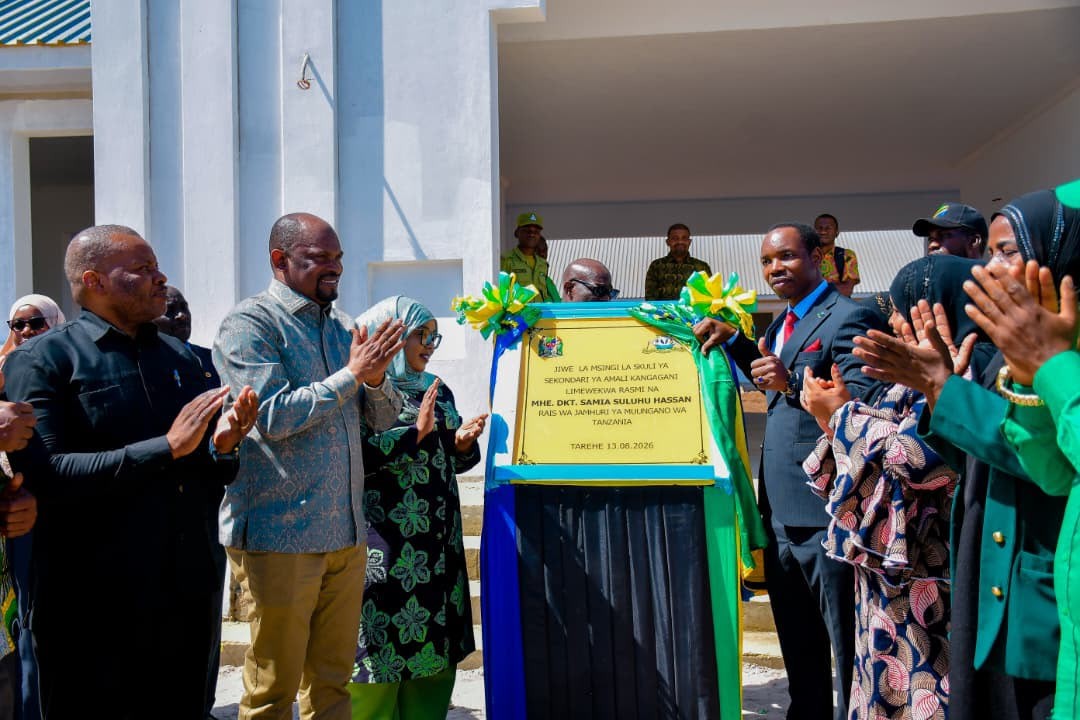 <div>Waziri wa Mambo ya Ndani ya Nchi, Patrobas Katambi, amemwakilisha Rais wa Jamhuri ya Muungano wa Tanzania Mheshimiwa Dkt. Samia Suluhu Hassan katika Hafla&nbsp; ya kuweka Jiwe la Msingi&nbsp; la Ujenzi wa Skuli ya Mafunzo ya Amali,iliyoko Kijiji cha Kangagani,Kaskazini Pemba. ‎Uwekaji jiwe la msingi wa Skuli hiyo ni muendelezo wa jitihada za Rais Dkt. Samia Suluhu Hassan katika kuimarisha Sekta&nbsp; ya Elimu ambapo leo Mheshimiwa Rais Samia ameweka Jiwe&nbsp; la Msingi la Ujenzi wa Skuli ya Sekondari ya Amali Kizimkazi, Mkoa wa Kusini Unguja.</div>